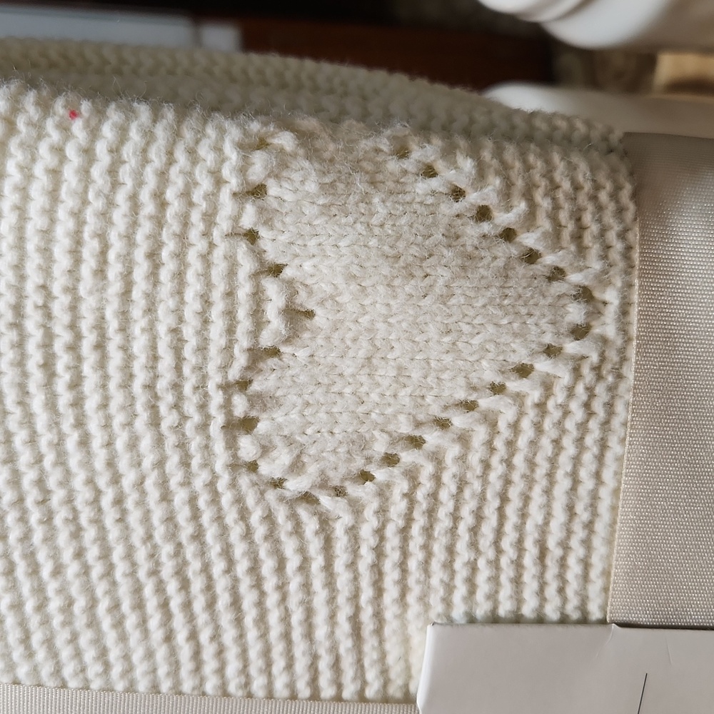 Threshold Throw - Picture 5 of 16